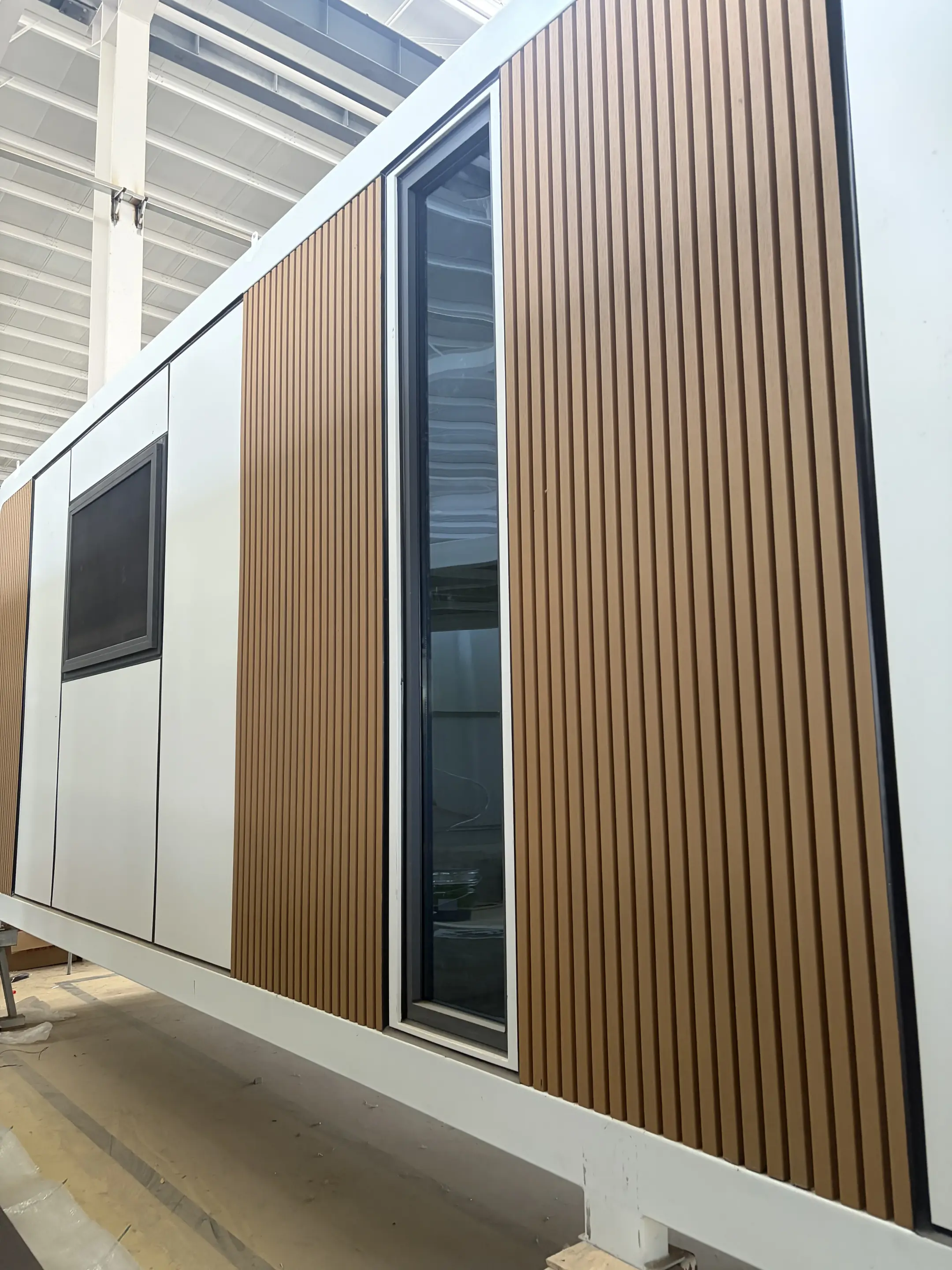 Apple Cabin 32