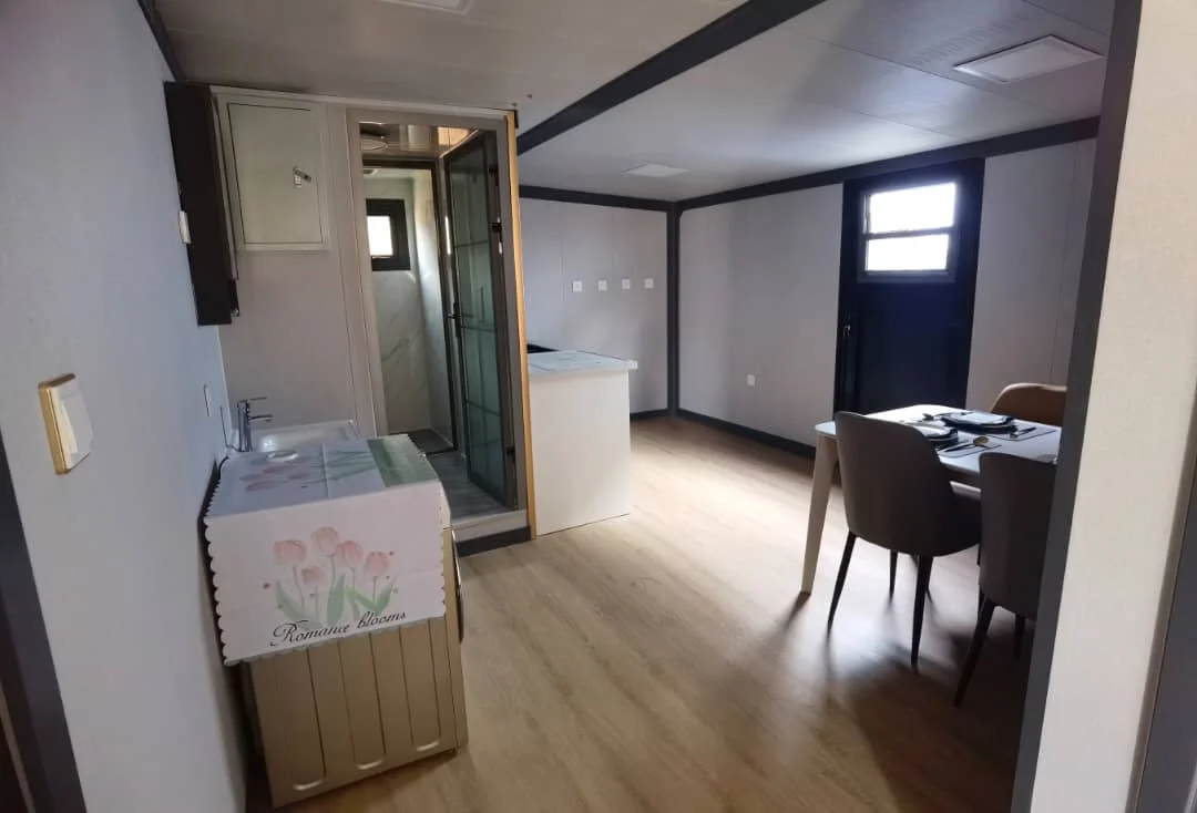 Expandable Container House 47